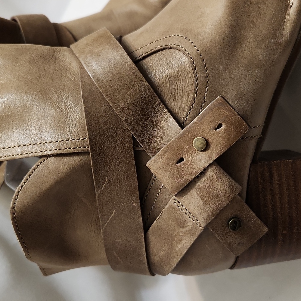 UGG Elysian Tan Leather Heeled Ankle Booties Boots (w size 7.5) - Picture 10 of 16